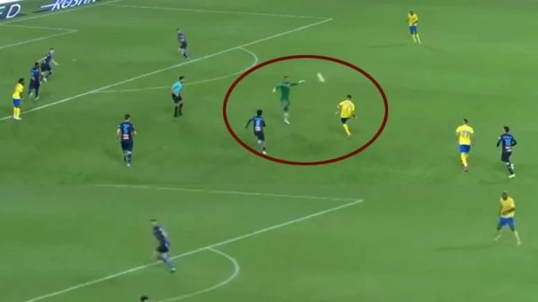 Ronaldonun daha bir fanstastik qolu  - Video