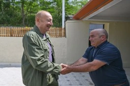 Prezident İlham Əliyev Şuşanın Kiçik Qaladərəsi kəndində görülən işlərlə tanış olub və kəndə qayıdan sakinlərlə görüşüb - FOTO