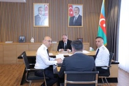 Baş prokuror Nərimanov rayonunda vətəndaşları qəbul edib