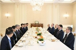 Prezident İlham Əliyevin adından Laos Prezidentinin şərəfinə rəsmi nahar verilib