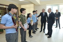 Emin Əmrullayev Xaçmazda tədris prosesi ilə tanış olub