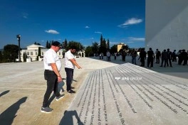 IV Şuşa Qlobal Media Forumunun iştirakçıları Xankəndidə Zəfər parkını ziyarət edib - FOTO