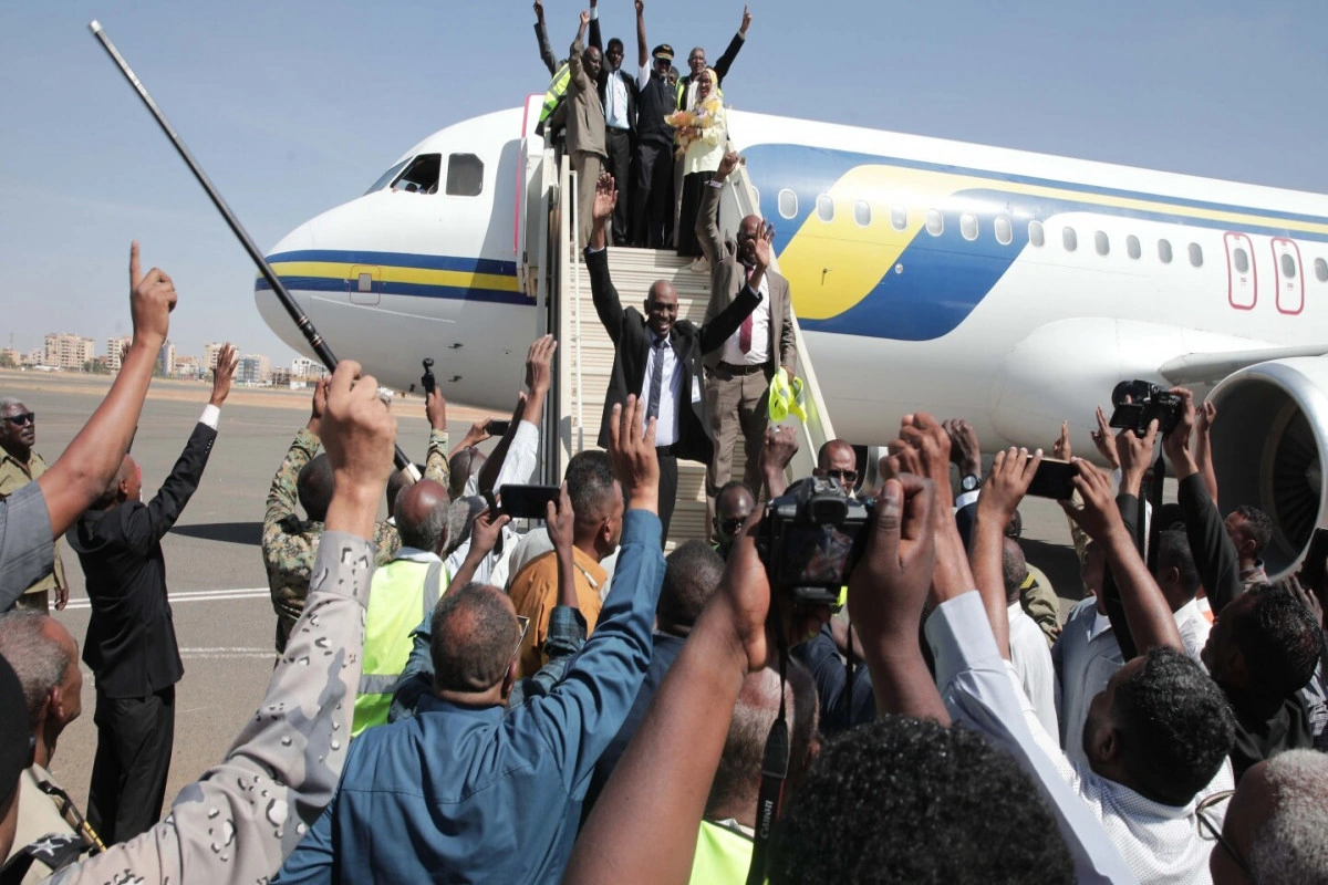 Sudanın paytaxtına 1023 gündən sonra ilk dəfə sərnişin təyyarəsi eniş edib