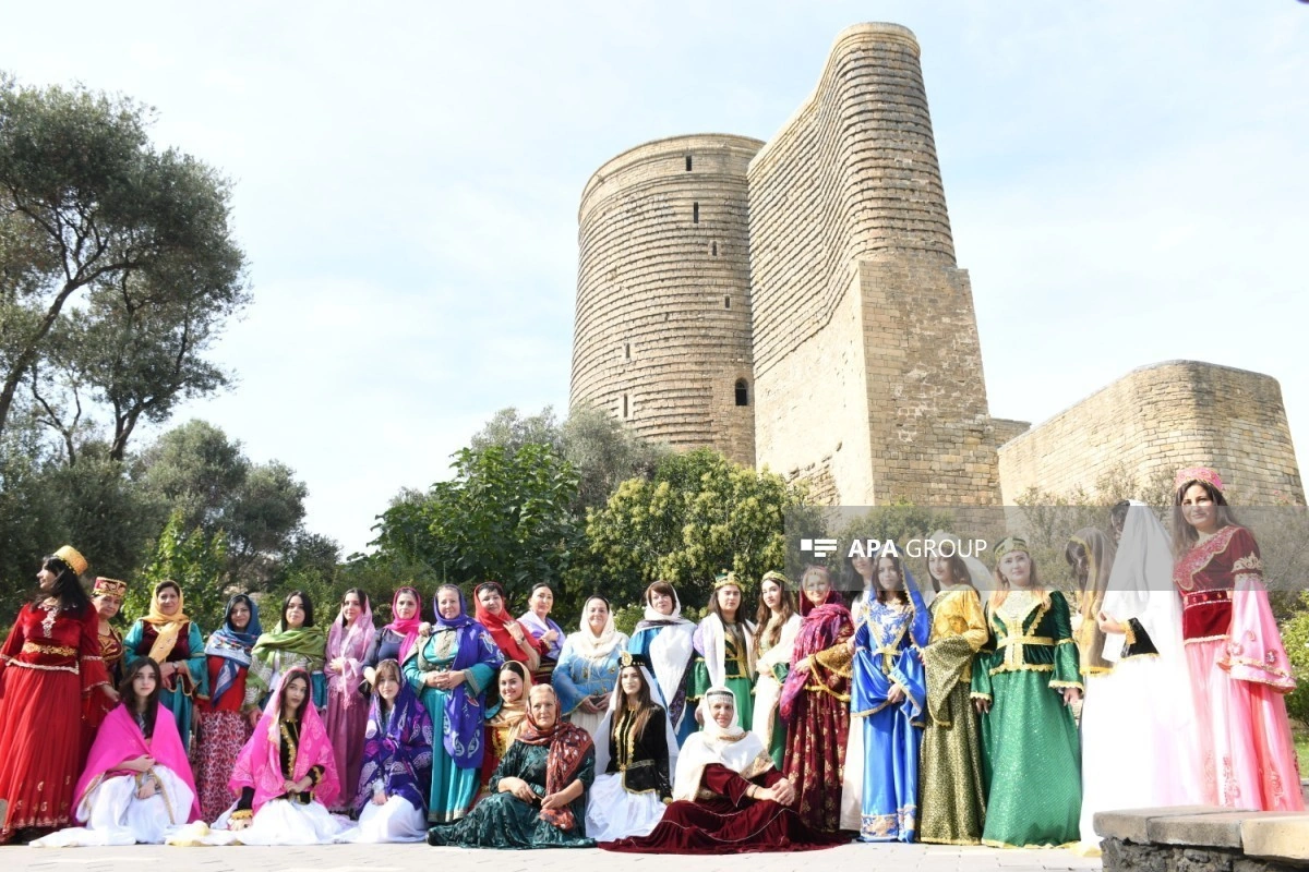 Bakıda "Kəlağayı yürüşü" - REPORTAJ