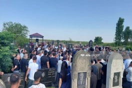 Odessa yaxınlığında vurulan gəminin kapitanı torpağa tapşırılıb