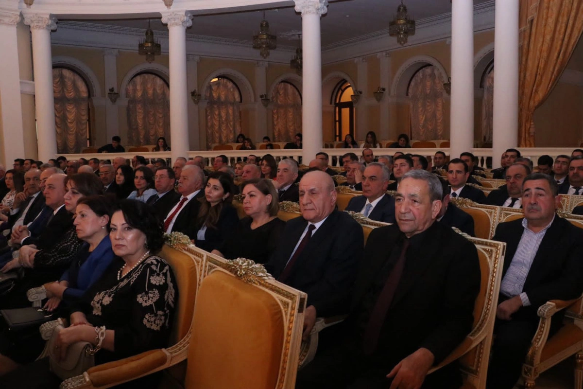 Prokurorluq əməkdaşları Ümumilli lider Heydər Əliyevin 100 illiyinə həsr olunmuş tədbirdə iştirak edib