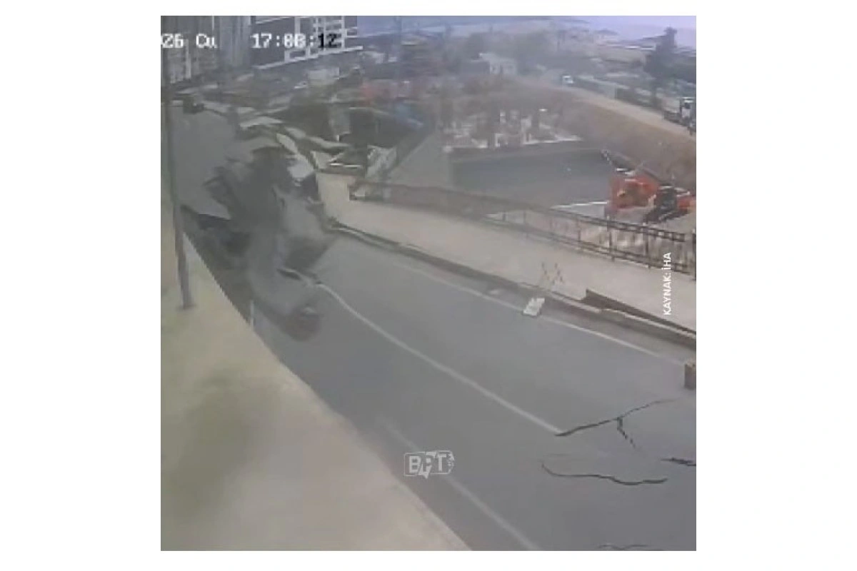 Türkiyənin Rize şəhərində yol çöküb, 3 binadan sakinlər təxliyə edilib  - VİDEO