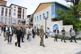 Xarici diplomatlar Şuşada “Sadıqcanın evi”ni ziyarət ediblər - FOTO