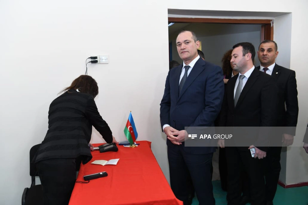 Prezidentliyə namizəd Razi Nurullayev səs verib - FOTO