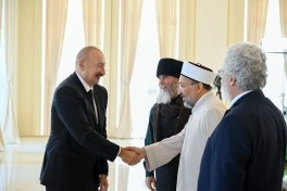 Prezident İlham Əliyev Bakıda keçirilən beynəlxalq konfransların iştirakçılarını qəbul edib