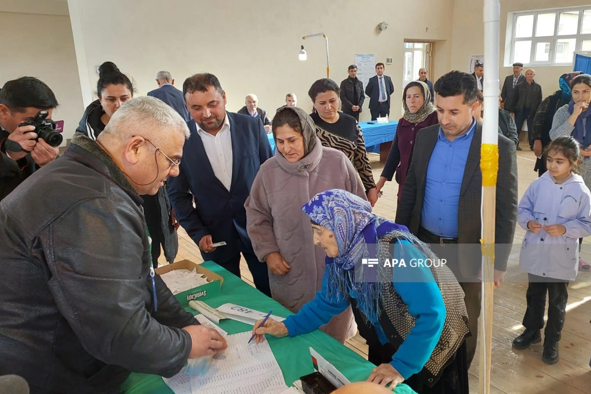 Lənkəranda 104 yaşlı seçici məntəqədə səs verib