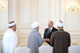 Prezident İlham Əliyev Bakıda keçirilən beynəlxalq konfransların iştirakçılarını qəbul edib