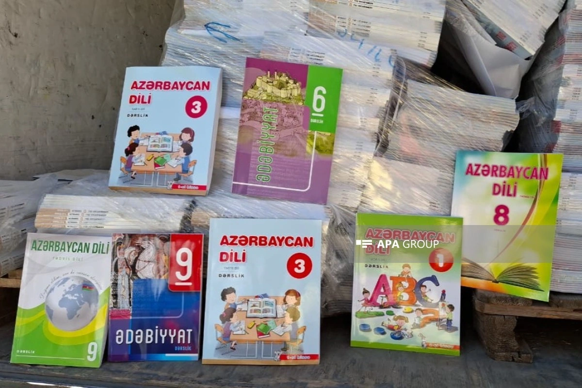 Azərbaycandan Gürcüstana 22 mindən çox dərslik göndərilib - FOTO