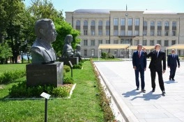Azərbaycan və Slovakiya prezidentləri Şuşada işğal dövründə güllələnmiş büstlərə baxıblar