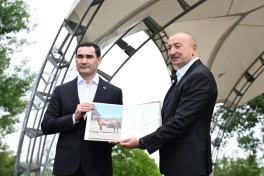 Türkmənistan Prezidentinə Qarabağ atı hədiyyə edilib