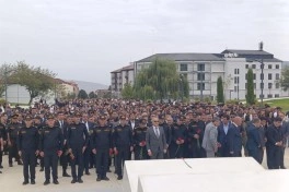 Xankəndidə şəhidlərin xatirəsi bir dəqiqəlik sükutla yad edilib - FOTO