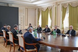 Prezidentin sədrliyi ilə dağ-mədən və metallurgiya sənayesinin inkişafına dair Dövlət Proqramına həsr olunmuş müşavirə keçirilib
