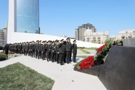 Dövlət Xidmətinin şəxsi heyəti Zəfər parkını ziyarət edib