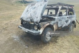 Şəmkirdə "Niva" yanıb - FOTO