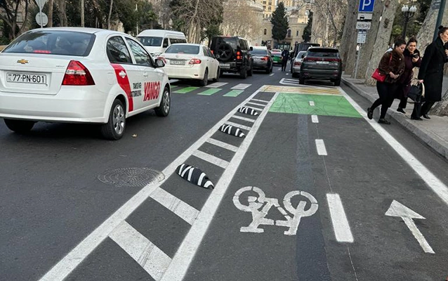 Velosiped zolaqlarına baryerlər quraşdırıldı  - Foto