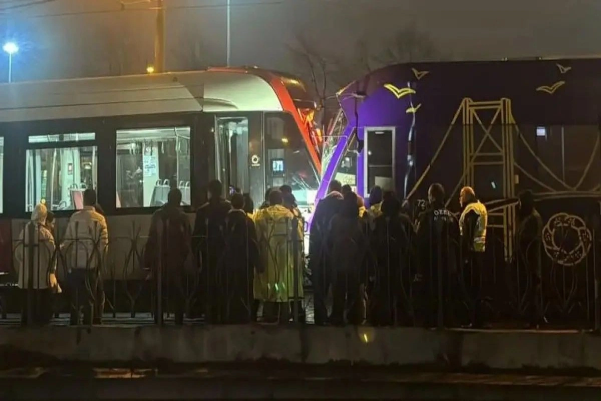 İstanbulda tramvaylar toqquşub, yaralılar var
