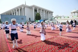 Aşqabadda MAMA “Ana təbiət” beynəlxalq incəsənət sərgisi açılıb - FOTO
