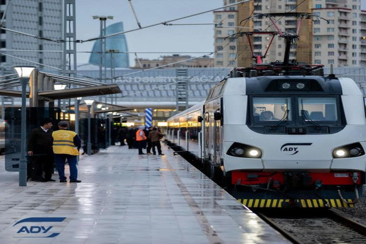Güclü külək dəmir yolunun elektrik təchizatında fasiləyə səbəb olub