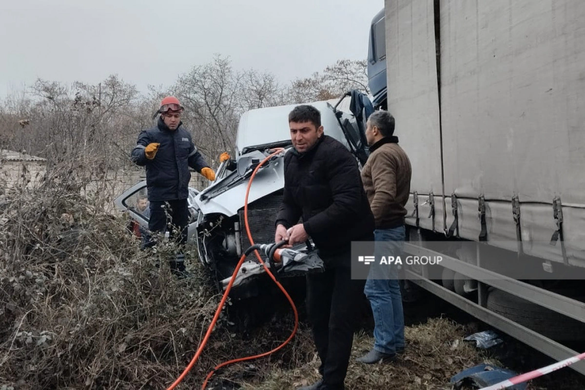 Xaçmazda TIR-la "Mercedes" toqquşub, ölən və xəsarət alanlar var - FOTO - YENİLƏNİB-1
