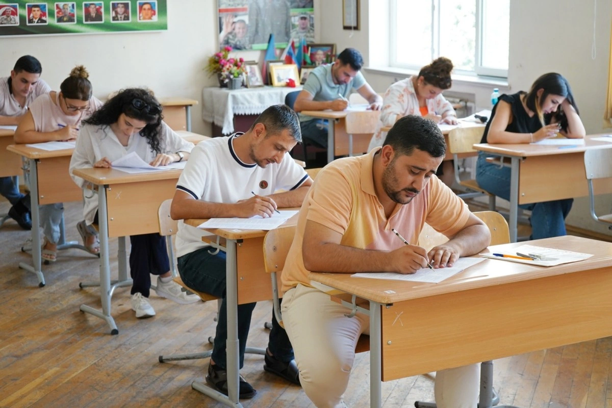 Dövlət icra məmuru vəzifəsinə qəbulla bağlı test imtahanı keçirilir - YENİLƏNİB