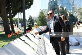 Türkiyə nümayəndə heyəti Şəhidlər xiyabanı və Türk şəhidliyini ziyarət edib - FOTO