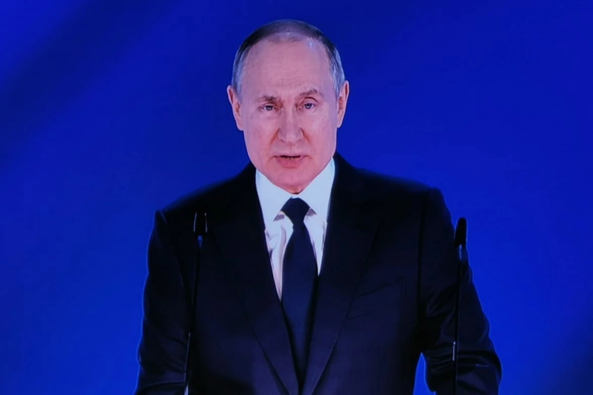 Putin Ukraynanın dron hücumlarından sonra yaşanan yanacaq böhranı ilə bağlı müşavirə keçirib