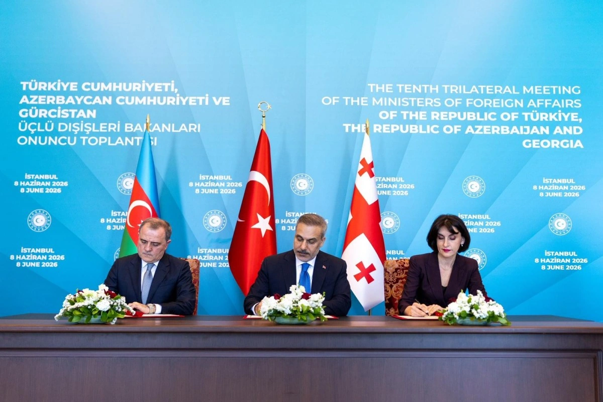 Türkiyə, Azərbaycan və Gürcüstan XİN rəhbərləri İstanbul Bəyannaməsini imzalayıb - FOTO
