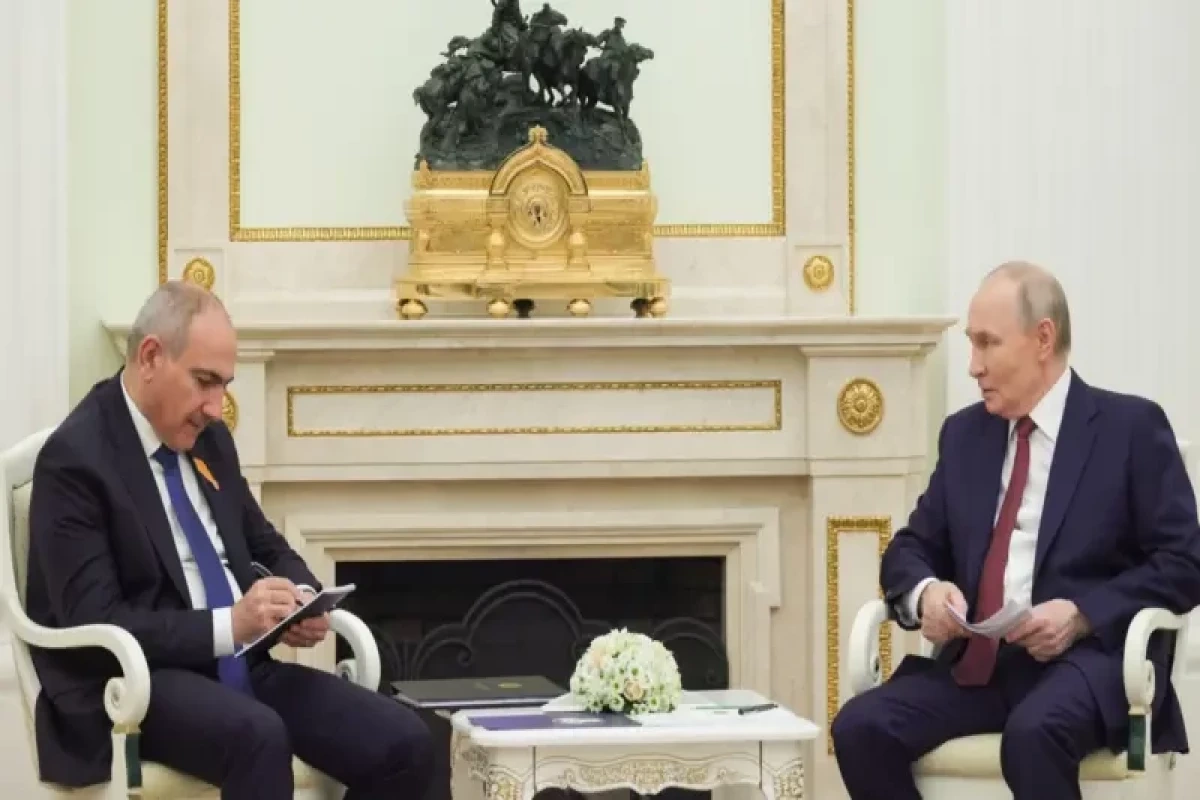 Putin Paşinyanla Aİİ-nin Astana sammitinin nəticələrini müzakirə edib