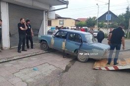 Lənkəranda avtomobil obyektə çırpılıb, sürücü ölüb - FOTO