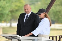 Prezident Şamaxıda Pir Ömər Sultan ziyarətgahında aparılan konservasiya işləri ilə tanış olub - YENİLƏNİB - FOTO