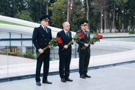 Baş prokuror Gəncədə vətəndaşları qəbul edib