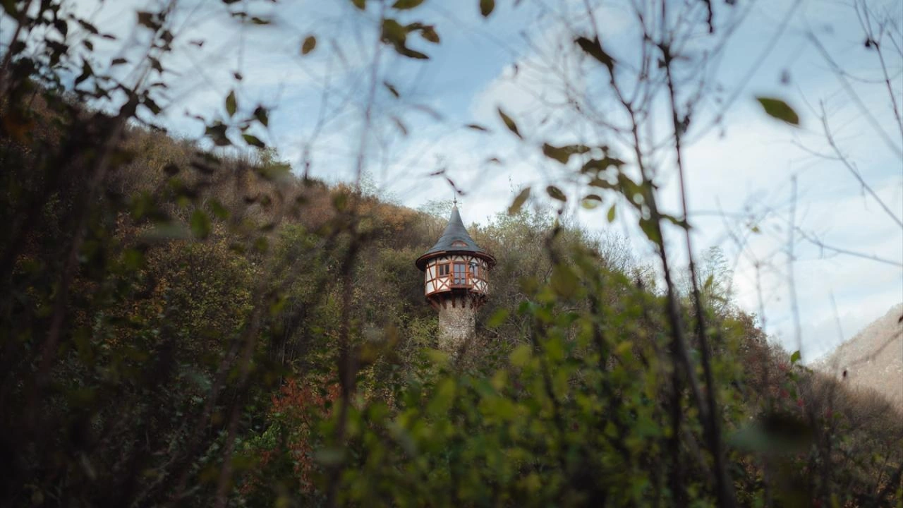 “Rapunzel”dən ilhamlanaraq qüllə tikdi
- Fotolar