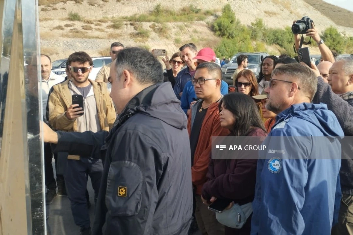 Beynəlxalq səyyahlar Horadiz-Ağbənd avtomobil yolunda görülmüş işlərlə tanış olublar - FOTO
