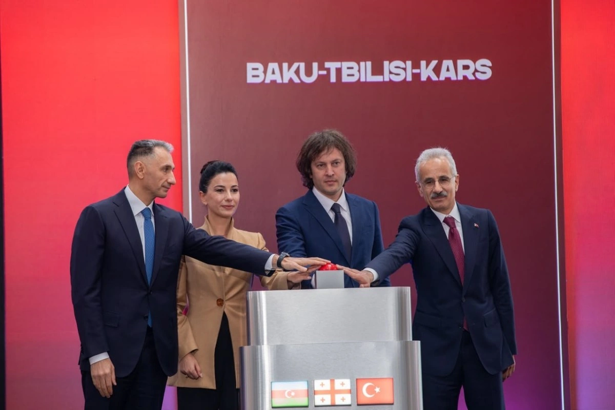 Modernləşdirilmiş Bakı–Tbilisi–Qars dəmir yolu: Azərbaycanın regional logistika qovşağına çevrilməsində mühüm addım - FOTO - VİDEO