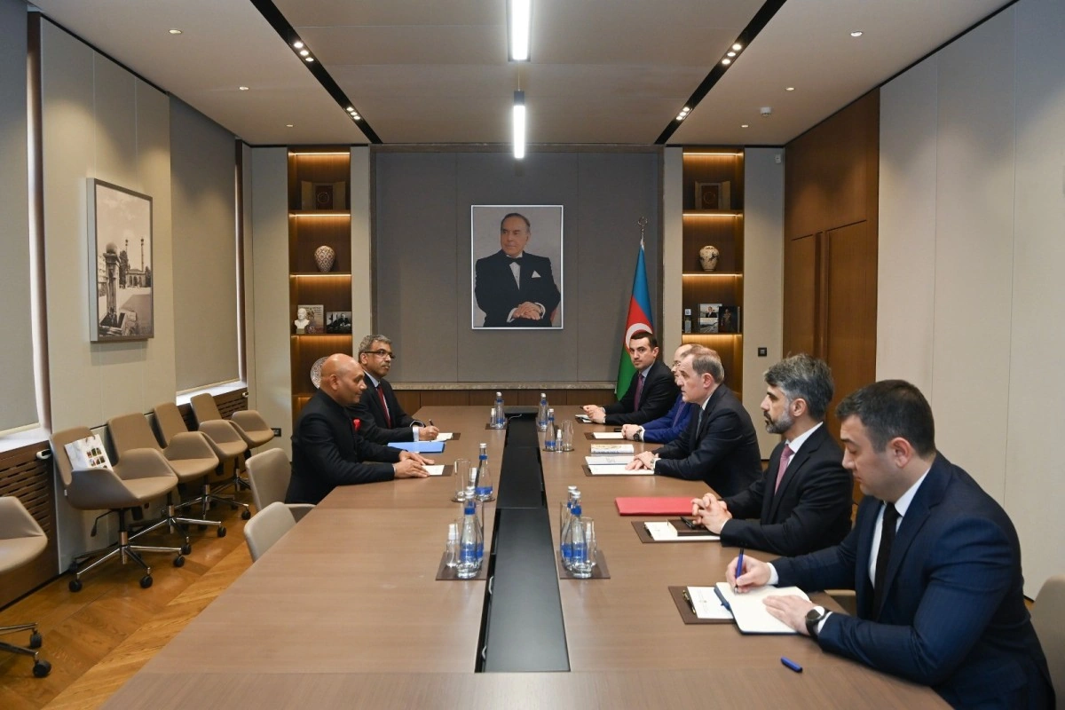 Hindistanın yeni səfiri etimadnaməsinin surətini Ceyhun Bayramova təqdim edib