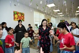 Leyla Əliyeva Şəkidə Uşaq evi sosial xidmət müəssisəsinin sakinləri ilə görüşüb - FOTO
