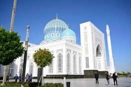Leyla Əliyeva Səmərqənddə “Uşağın gözü ilə dünya” sərgisi və İmam əl-Buxari memorial kompleksi ilə tanış olub