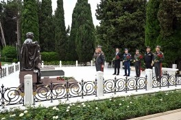 MN-in rəhbər heyəti Fəxri Xiyaban, Zəfər parkı və Hərbi Memorial Məzarlığı ziyarət edib