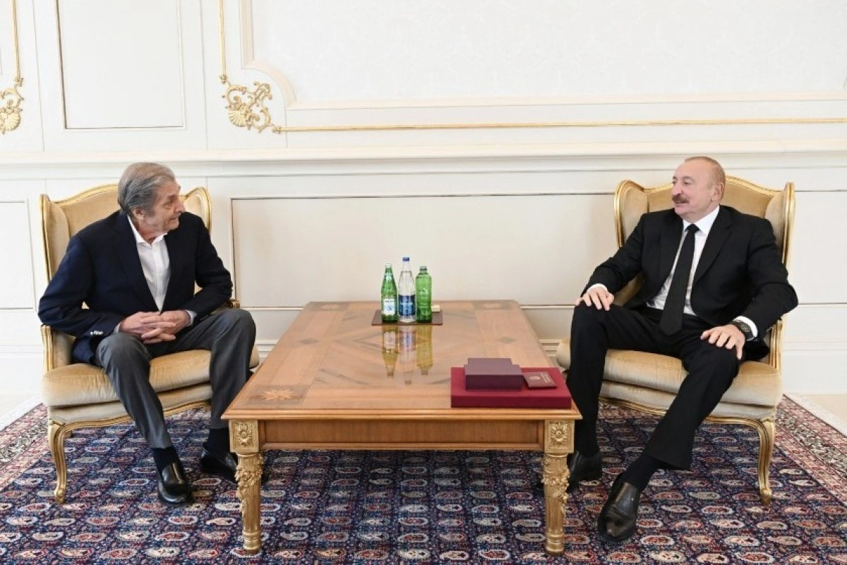 Prezident İlham Əliyev Fərhad Xəlilova “İstiqlal” ordenini təqdim edib - YENİLƏNİB