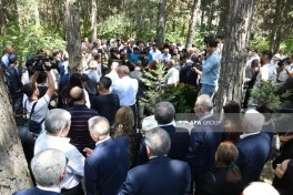 Xalq şairi Nəriman Həsənzadə I Fəxri xiyabanda dəfn edilib - FOTO