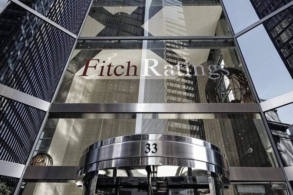 "Fitch" Hörmüzdəki böhran səbəbindən neftin qiyməti ilə bağlı proqnozunu kəskin artırıb