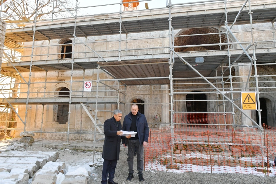 Prezident Aşağı Gövhər Ağa məscidində  - Fotolar