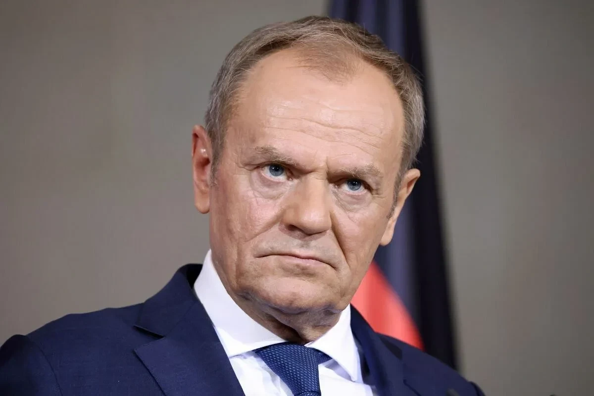 Tusk Konstitusiya Tribunalına hücuma görə Polşa Prezidenti və müxalifəti ittiham edib