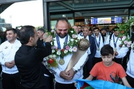Avropa çempionu olan Azərbaycanın minifutbol yığması Vətənə qayıdıb - FOTO - YENİLƏNİB