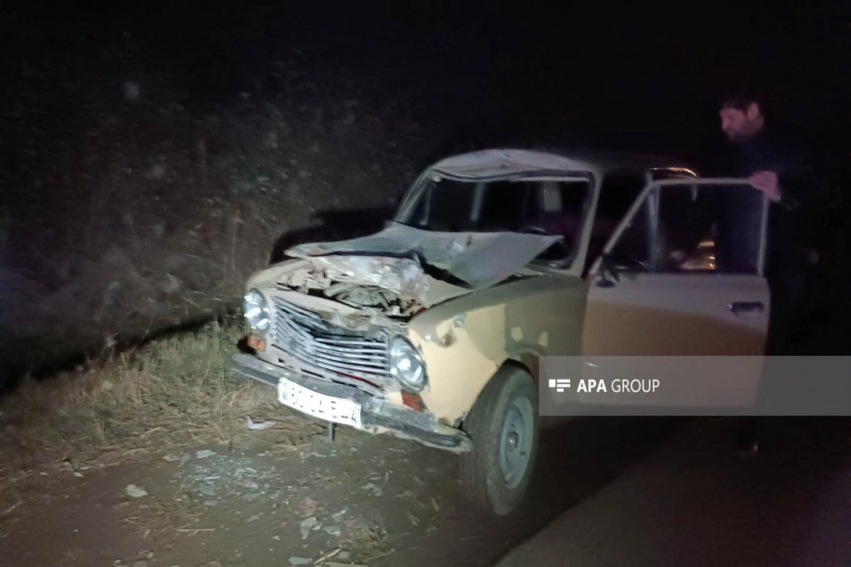 Tovuzda "VAZ" "Azərişıq"ın yük maşınına çırpılıb, xəsarət alanlar var - FOTO